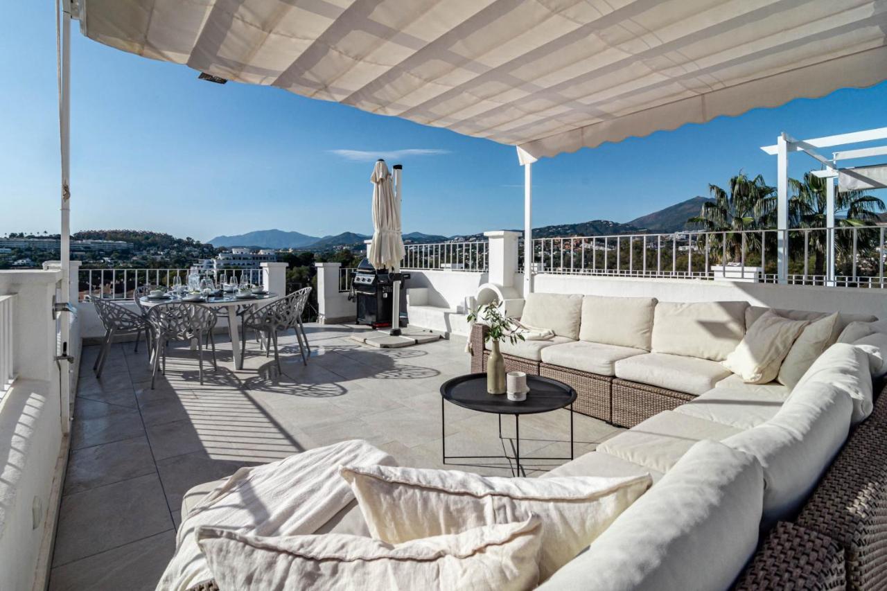 Stunning 2 Bedroom Townhouse With Serene Terrace And Charming Mountain Views Vakantiehuis